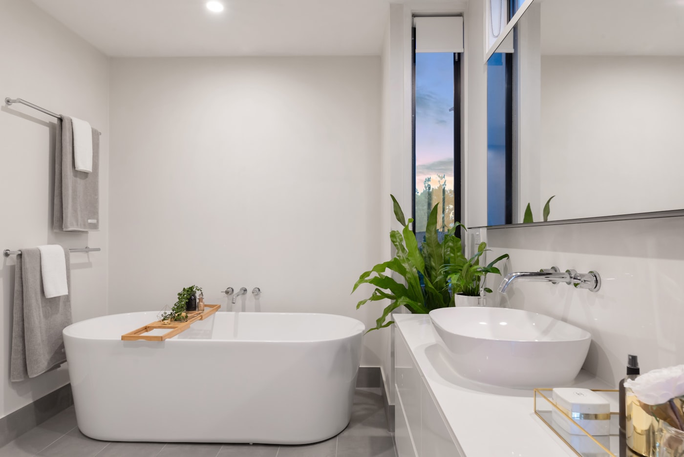 Guest bathroom — porcelain tile