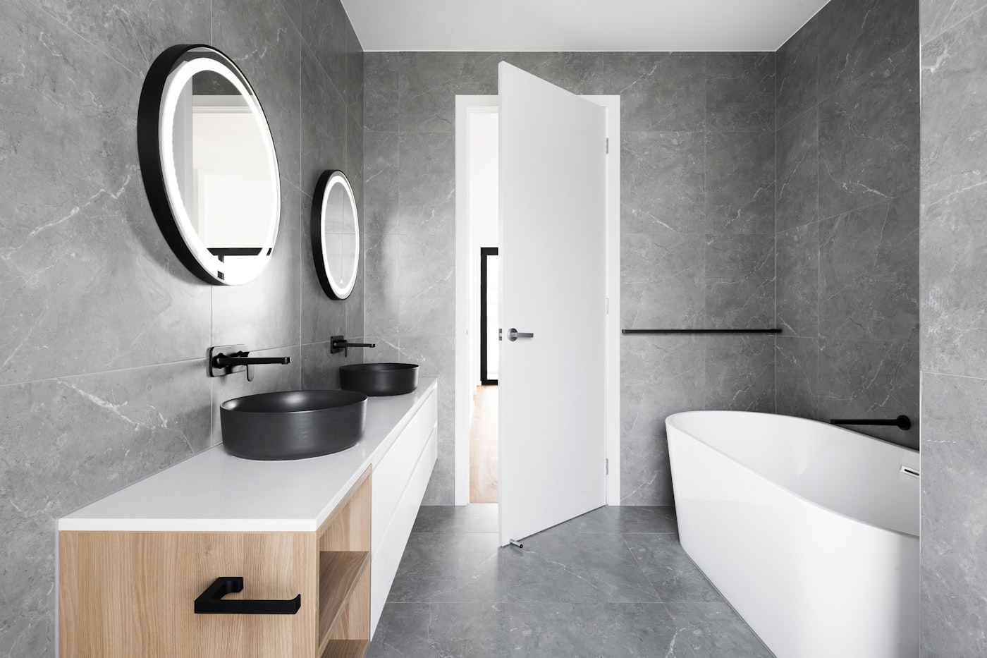 Tile (Porcelain / Ceramic)
